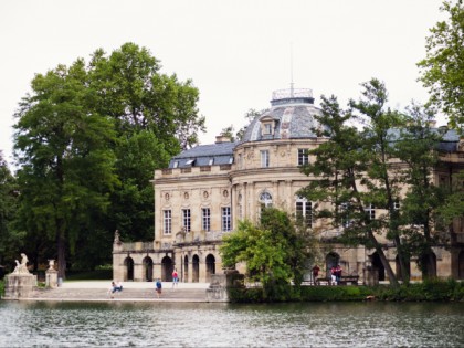照片: 公园和娱乐活动, 城堡， 要塞和宫殿, 其他地方, Seeschloss Monrepos, Schloss Favorite, 巴登-符腾堡