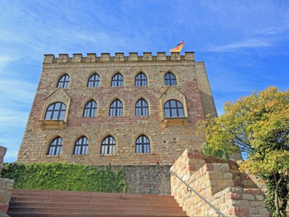 照片: 博物馆和展览会, 城堡， 要塞和宫殿, Hambacher Schloss, 莱茵兰-普法尔茨
