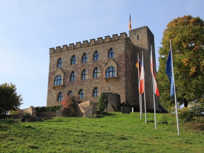 照片: 博物馆和展览会, 城堡， 要塞和宫殿, Hambacher Schloss, 莱茵兰-普法尔茨