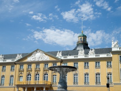 照片: 博物馆和展览会, 公园和娱乐活动, 城堡， 要塞和宫殿, Schloss Karlsruhe, 巴登-符腾堡